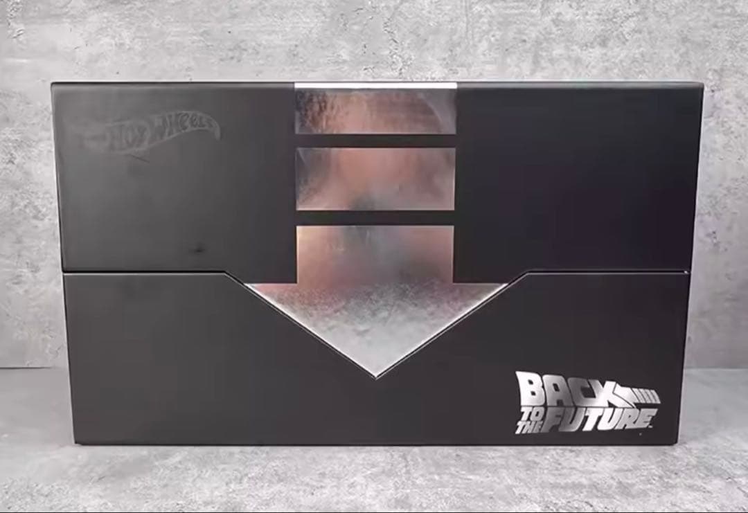 デロリアン 1/18スケール モデル Hot Wheels