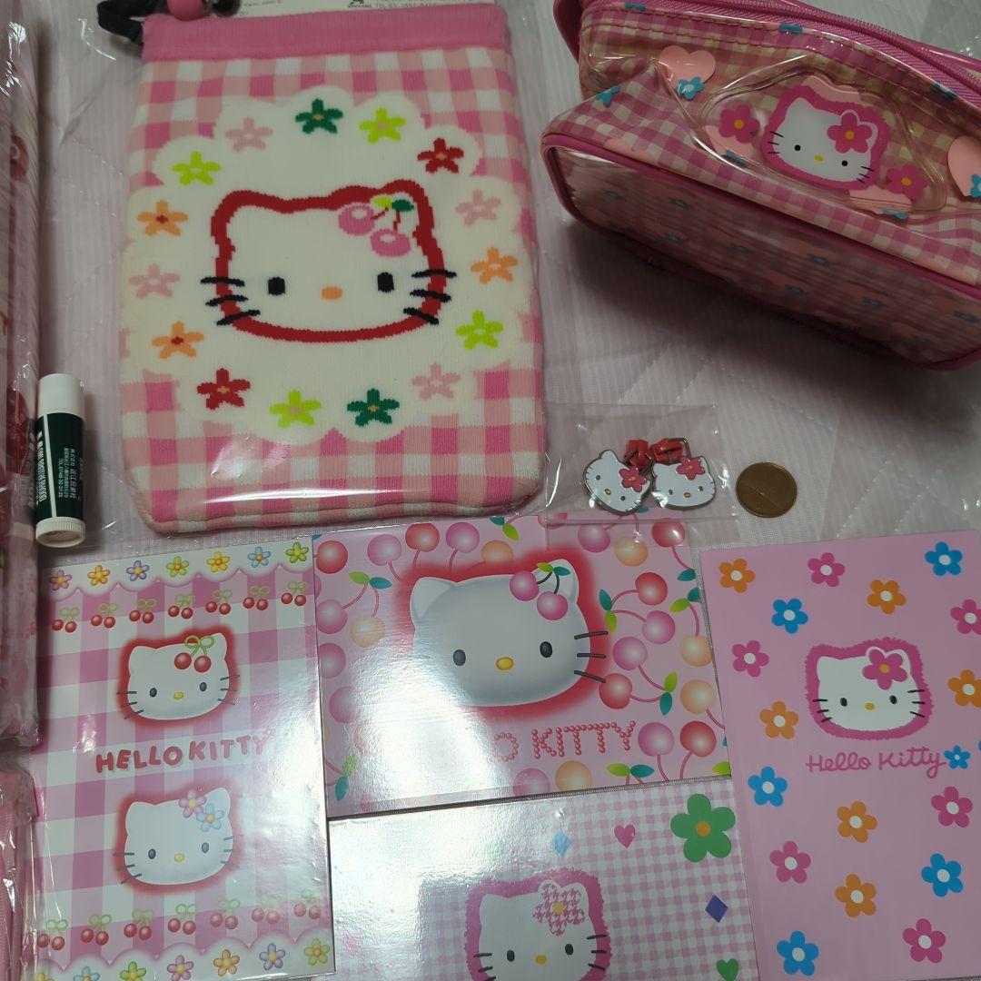 いちごキティ　さくらんぼキティ　レトロキティ　非売品キティポーチ　キティゲーム品