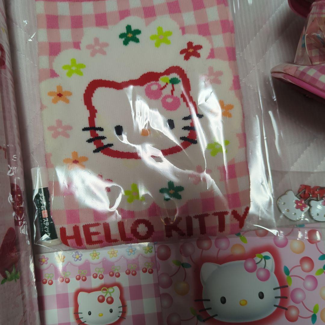 いちごキティ　さくらんぼキティ　レトロキティ　非売品キティポーチ　キティゲーム品