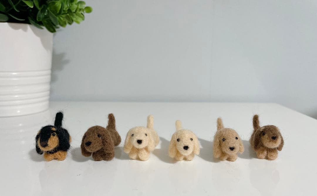 Rastaさま　羊毛フェルト　ミニチュアダックスフンド　シルバー　ブラックタン