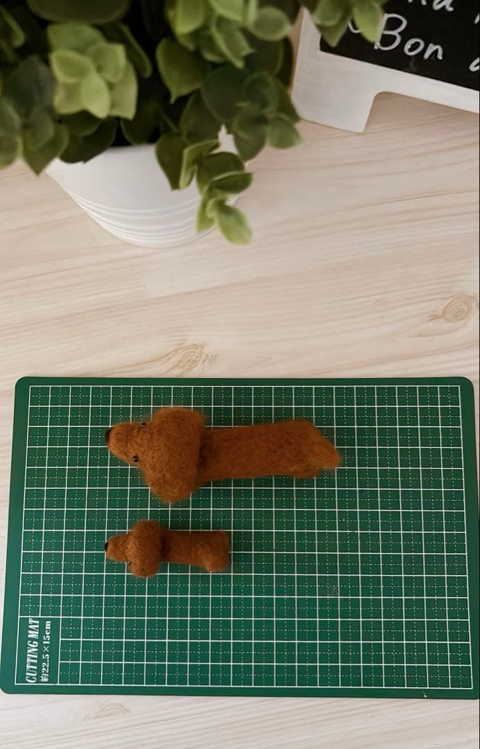 Rastaさま　羊毛フェルト　ミニチュアダックスフンド　シルバー　ブラックタン