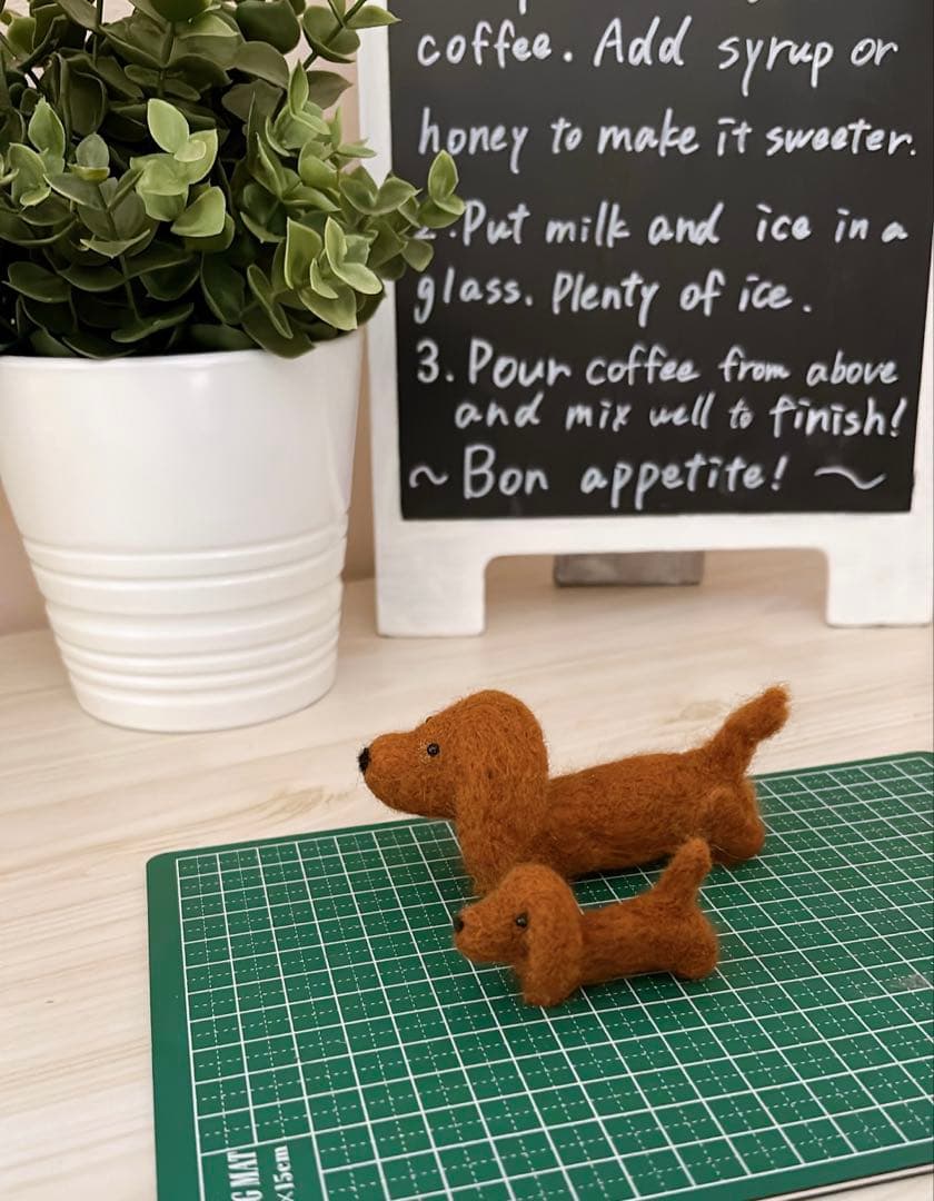 Rastaさま　羊毛フェルト　ミニチュアダックスフンド　シルバー　ブラックタン