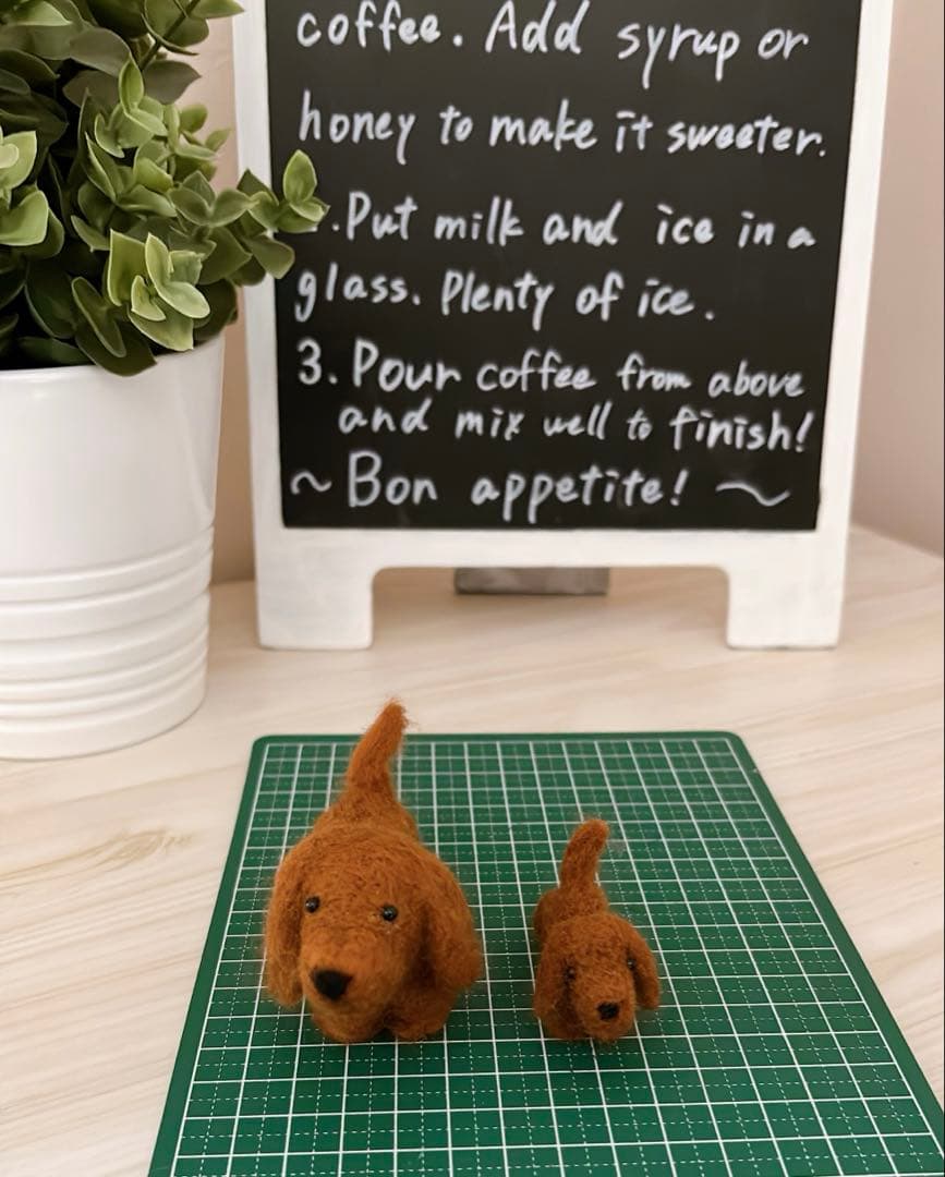 Rastaさま　羊毛フェルト　ミニチュアダックスフンド　シルバー　ブラックタン