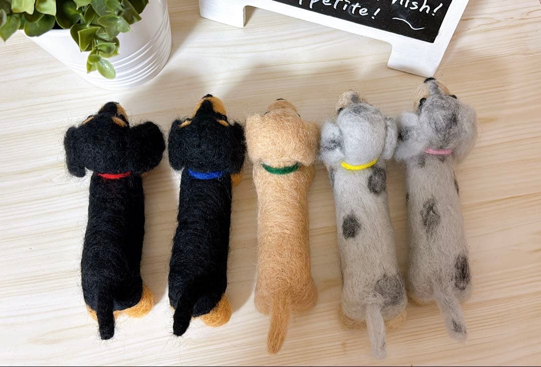 Rastaさま　羊毛フェルト　ミニチュアダックスフンド　シルバー　ブラックタン