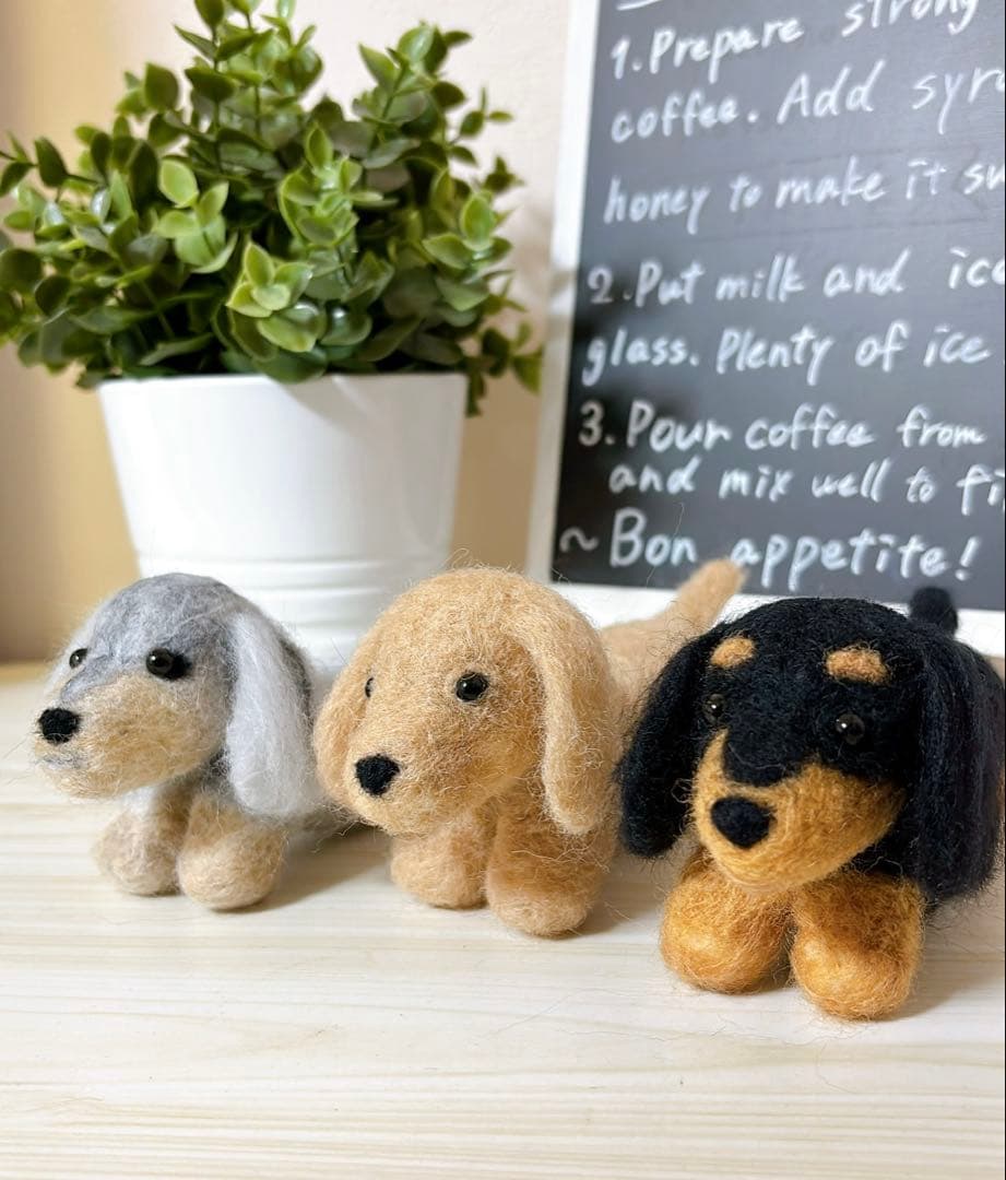 Rastaさま　羊毛フェルト　ミニチュアダックスフンド　シルバー　ブラックタン