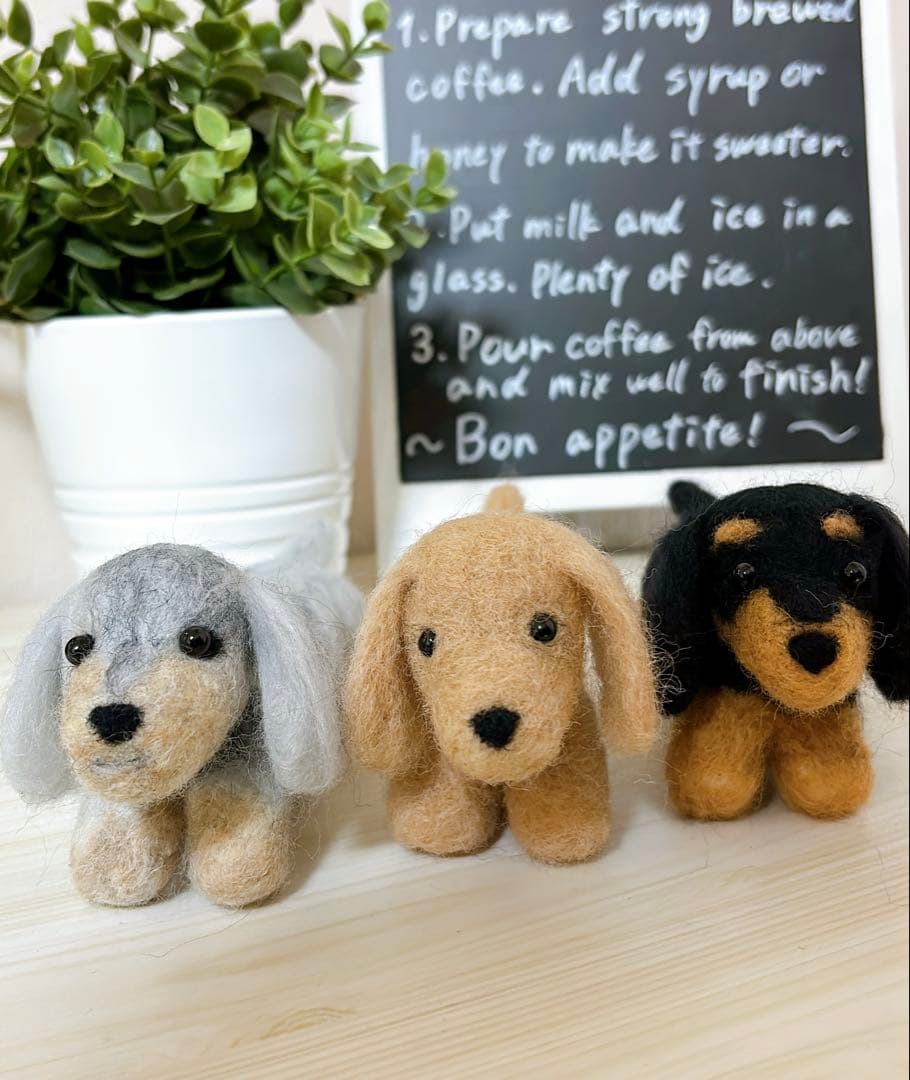 Rastaさま　羊毛フェルト　ミニチュアダックスフンド　シルバー　ブラックタン