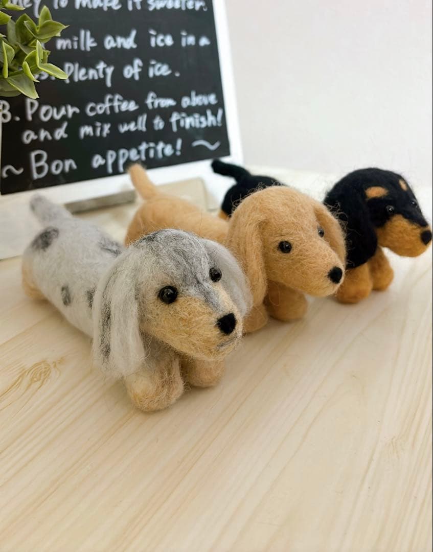 Rastaさま　羊毛フェルト　ミニチュアダックスフンド　シルバー　ブラックタン