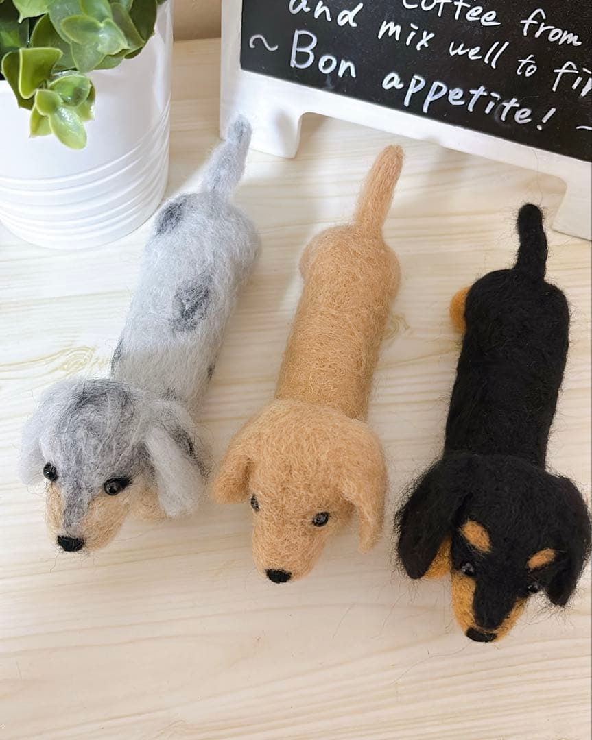 Rastaさま　羊毛フェルト　ミニチュアダックスフンド　シルバー　ブラックタン