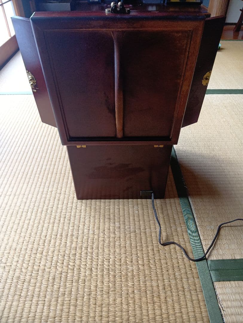 ダークブラウンのドレッサー小物入れ・鏡台