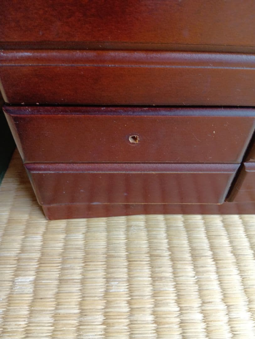 ダークブラウンのドレッサー小物入れ・鏡台