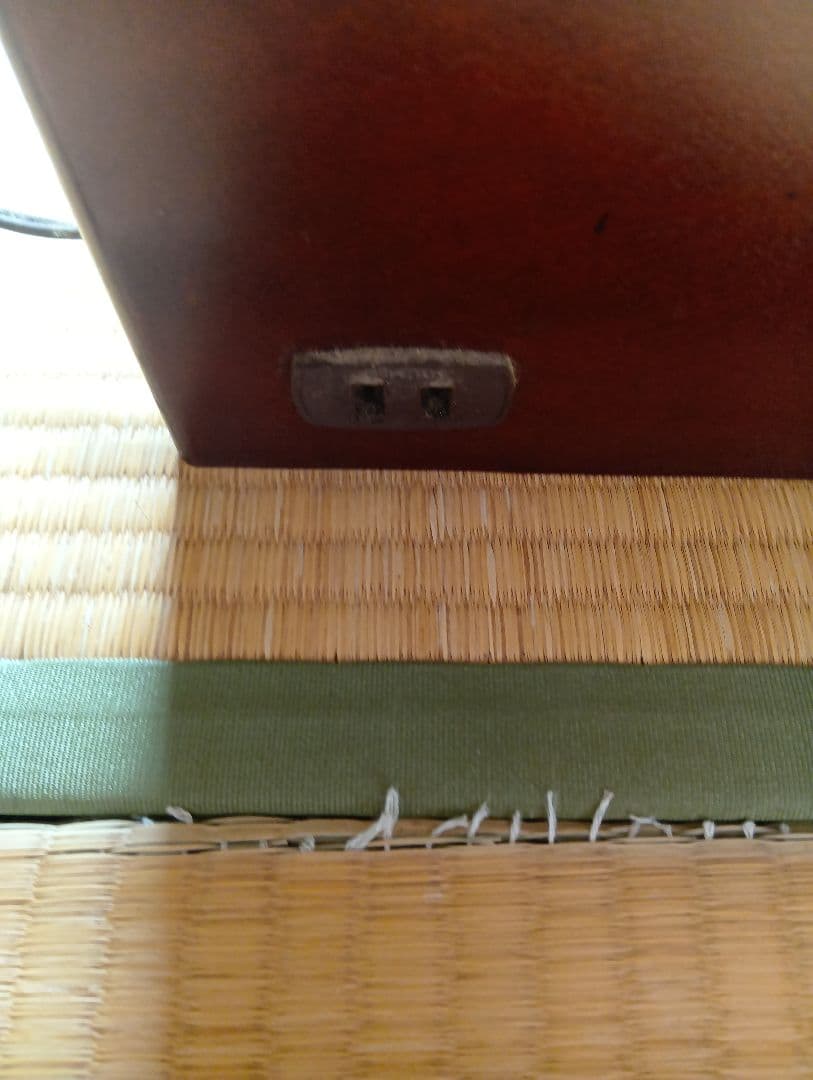 ダークブラウンのドレッサー小物入れ・鏡台