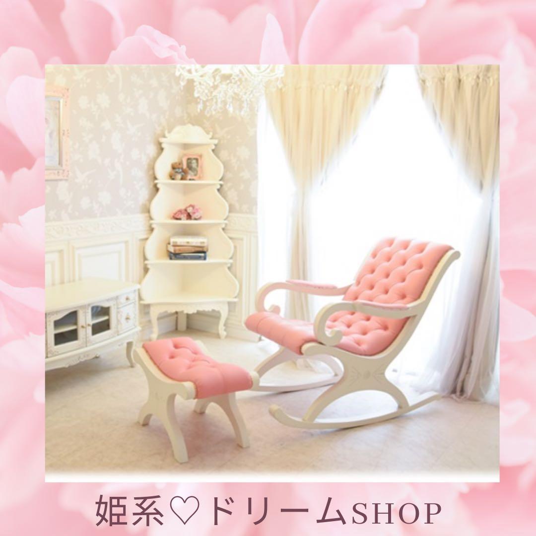 ロマンティックな空間を演出するコーナーシェルフ