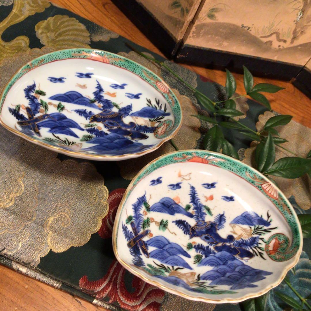 A573 古伊万里　染錦手　懐石　柿右衛門　『渦福』貝に魚紋様皿　鮑型（中）2枚