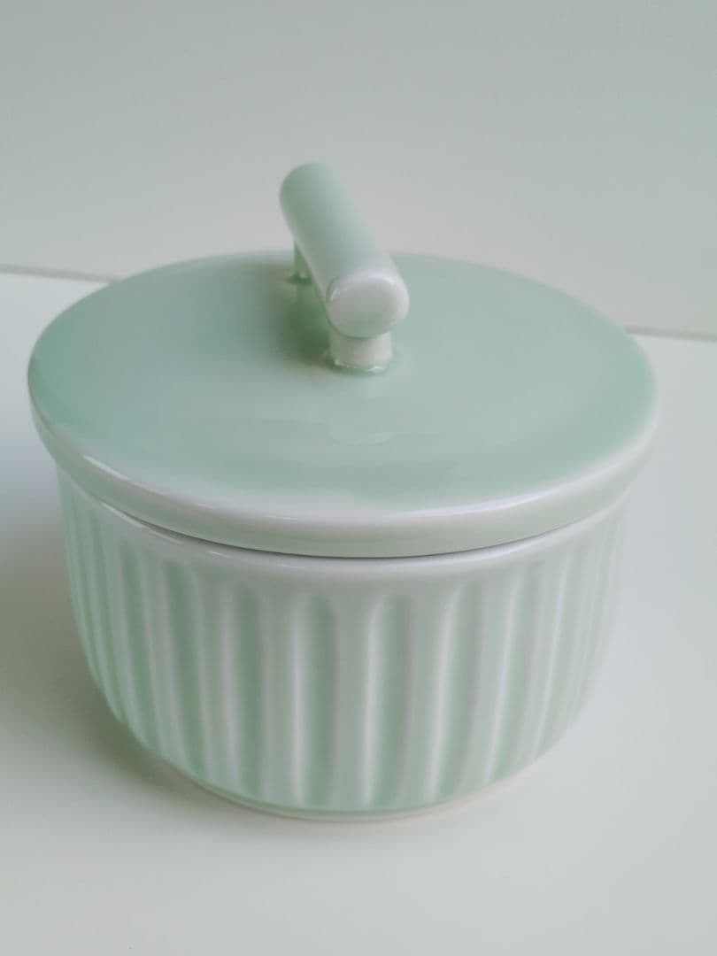 2/14限定価格✩希少　廃盤品　深川製磁　青磁梅小紋 蓋物