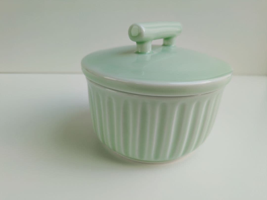 2/14限定価格✩希少　廃盤品　深川製磁　青磁梅小紋 蓋物