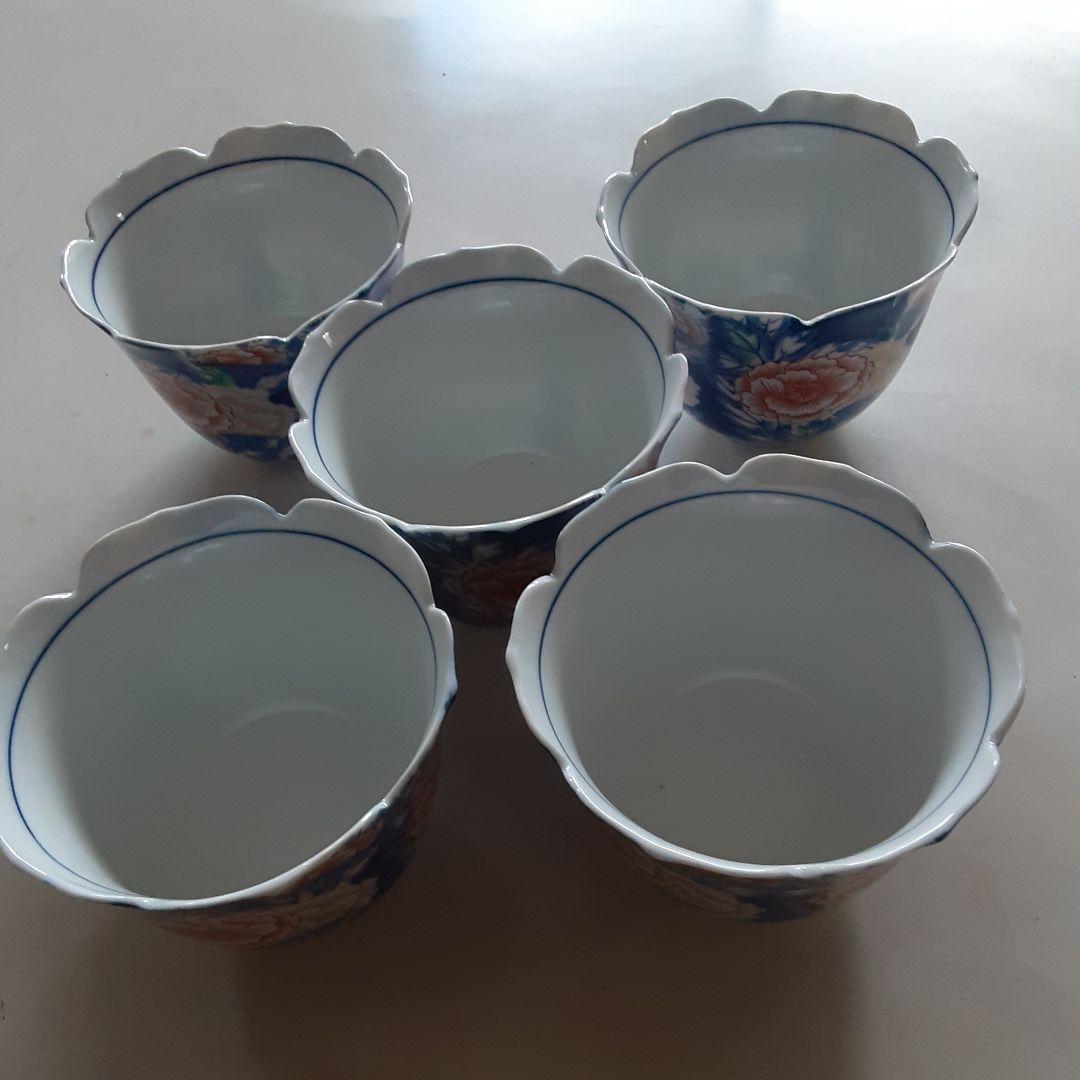 ☆『有田焼「西山窯」』小鉢5個揃。花柄模様。口径の縁が花びらの形