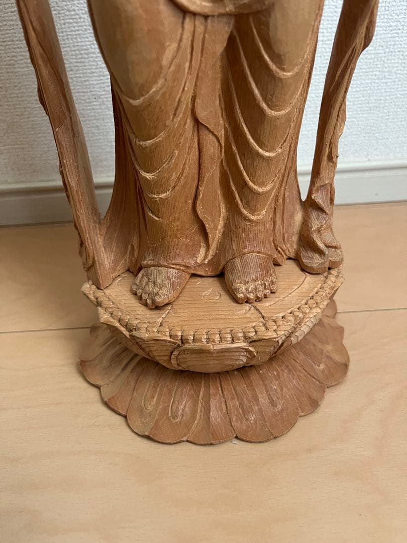 観音菩薩木製　装飾的光背付き