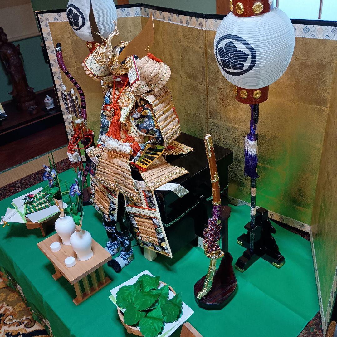 鎧司　上原玉鳳作　五月人形 金色の屏風と提灯その他小物付き　民泊施設に最適