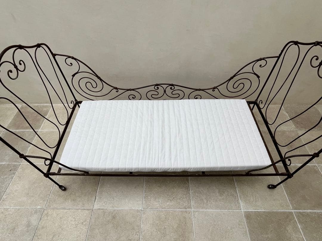 アンティーク　アイアン　ベッドフレーム