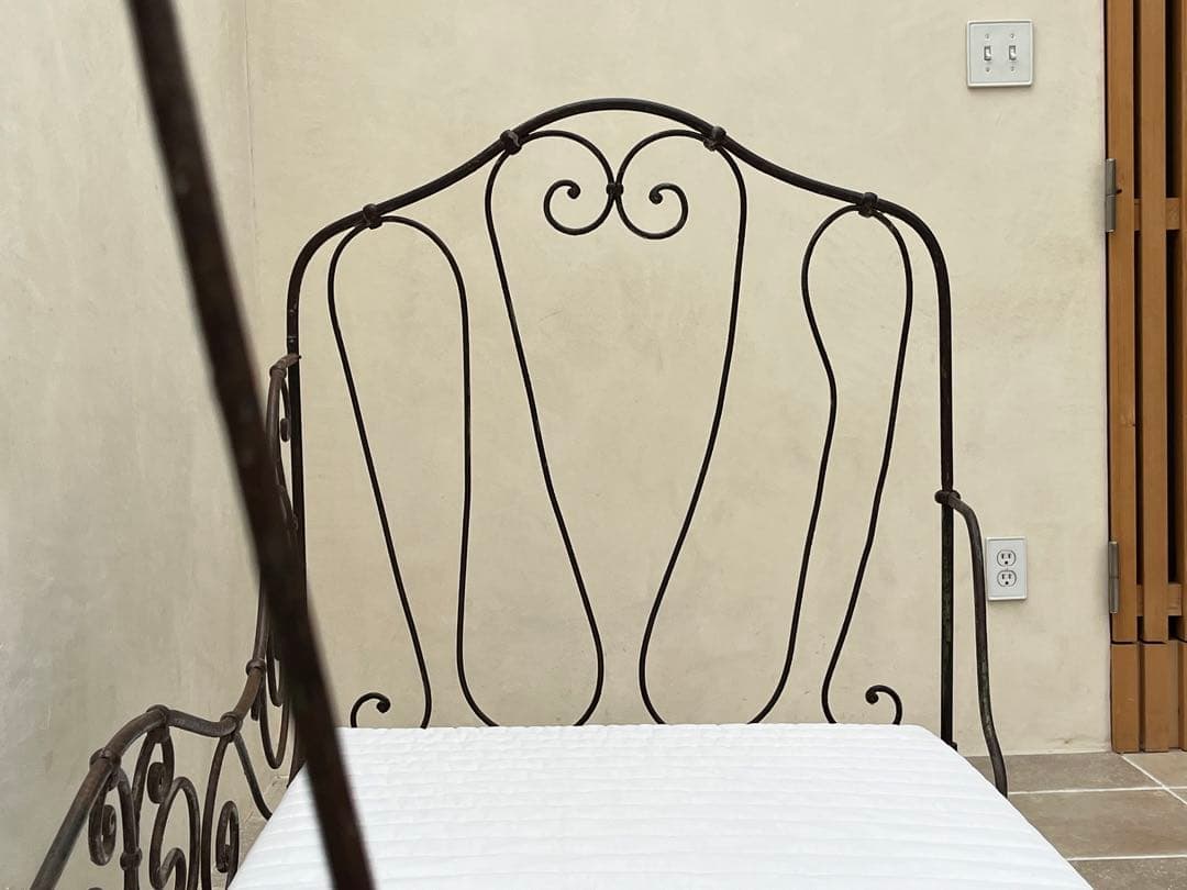 アンティーク　アイアン　ベッドフレーム