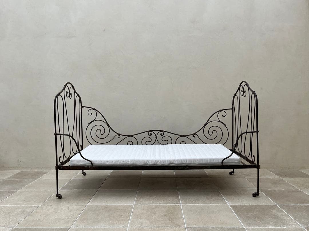 アンティーク　アイアン　ベッドフレーム