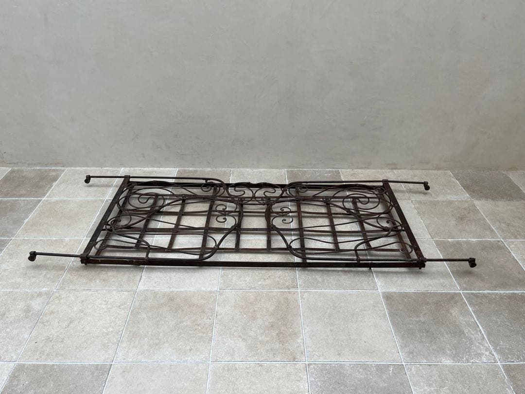 アンティーク　アイアン　ベッドフレーム
