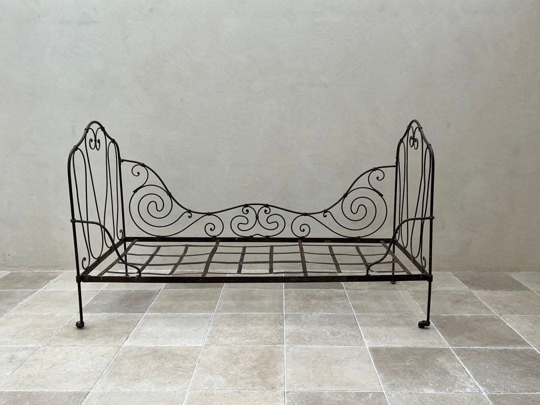 アンティーク　アイアン　ベッドフレーム