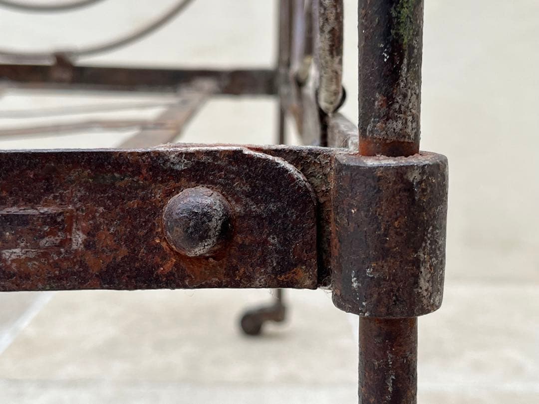 アンティーク　アイアン　ベッドフレーム