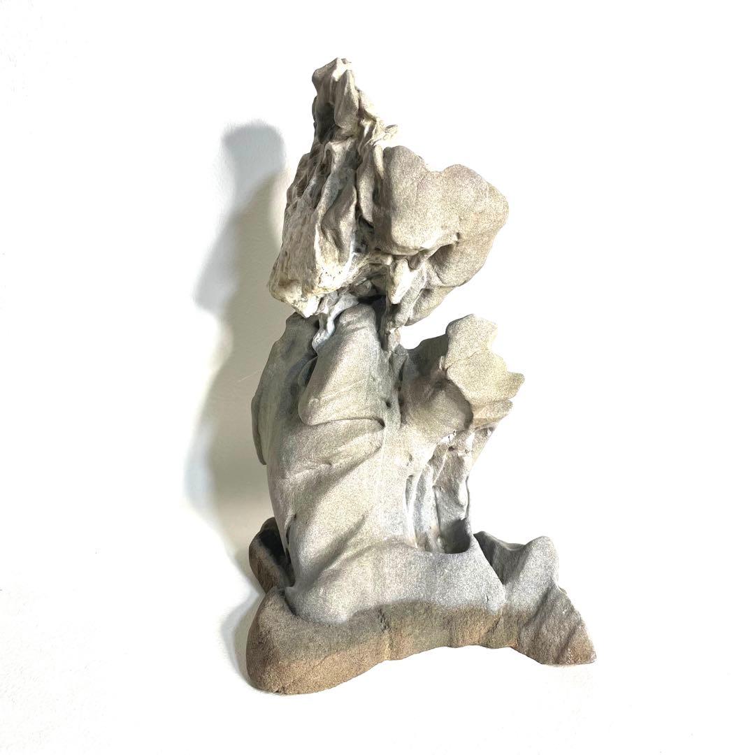 『祈る人の形をした岩』　天然岩　オブジェ　　縁起物　鑑賞石