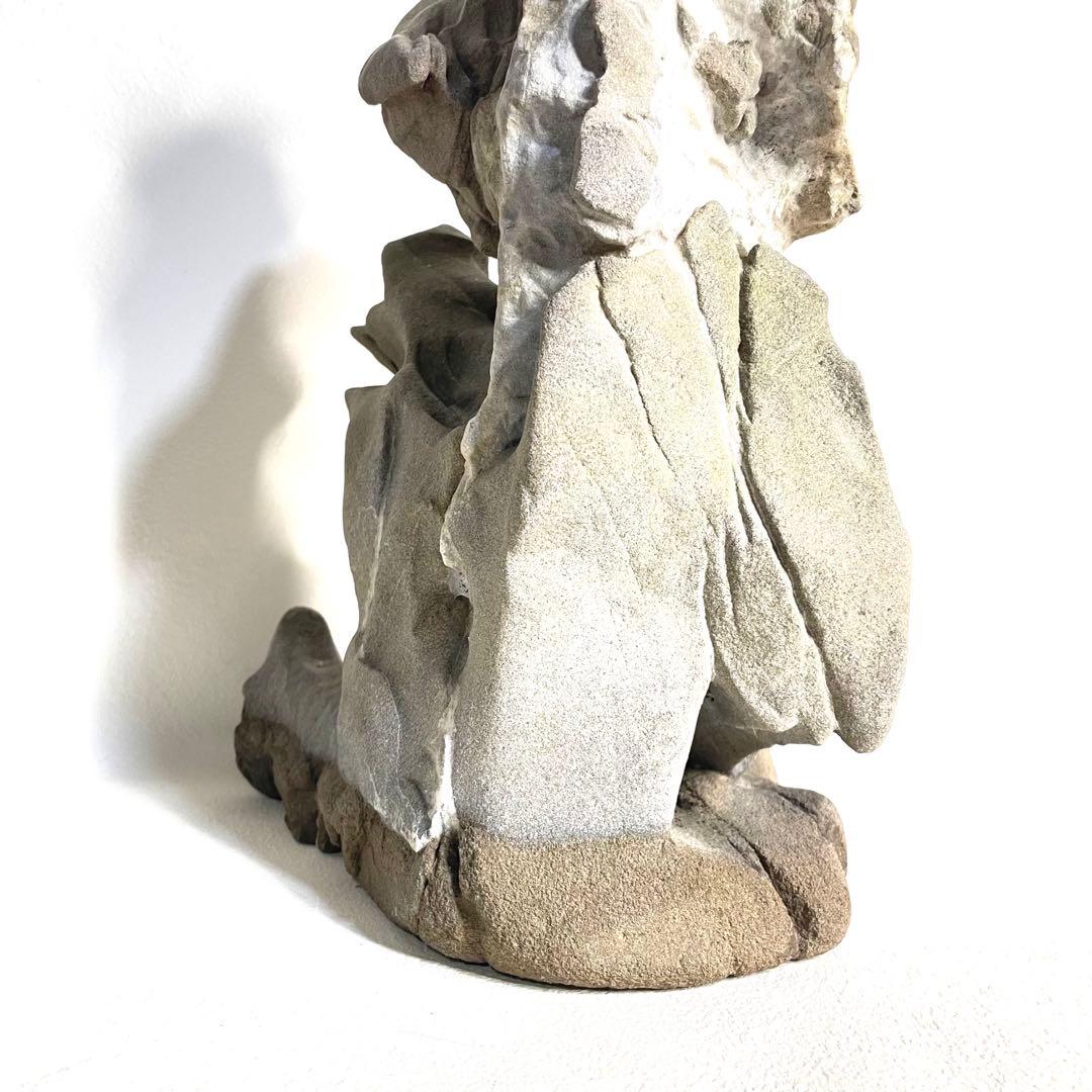 『祈る人の形をした岩』　天然岩　オブジェ　　縁起物　鑑賞石