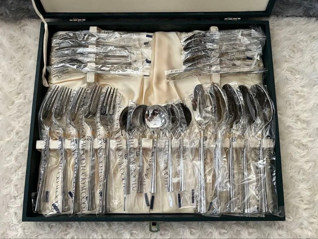 ラッキーウッド　カトラリーセット　エメラルド（金彩） ディナーセット〈33本〉