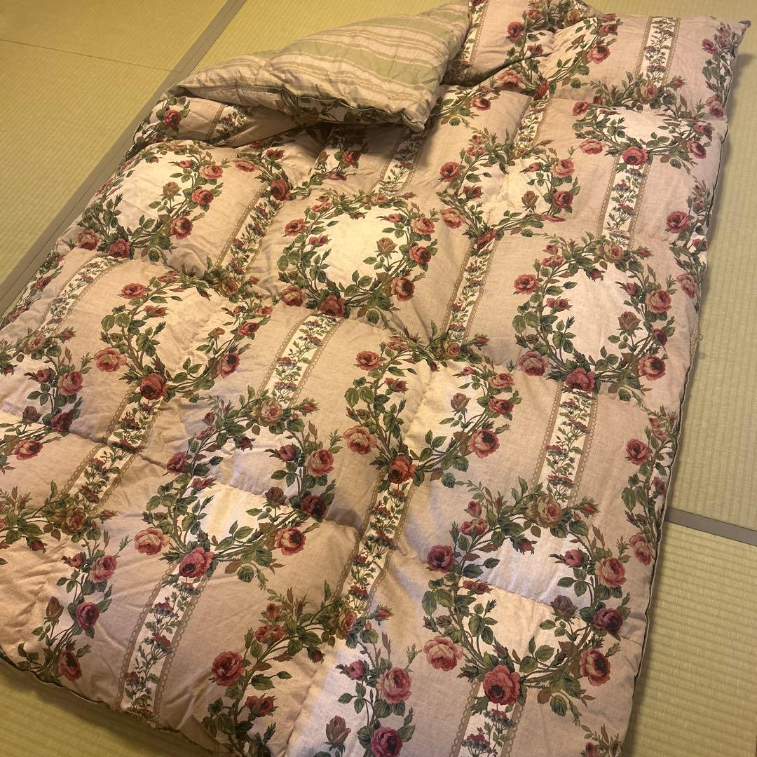 まみ　西川　掛け布団　ふとん　羽毛　花柄　1.4㎏