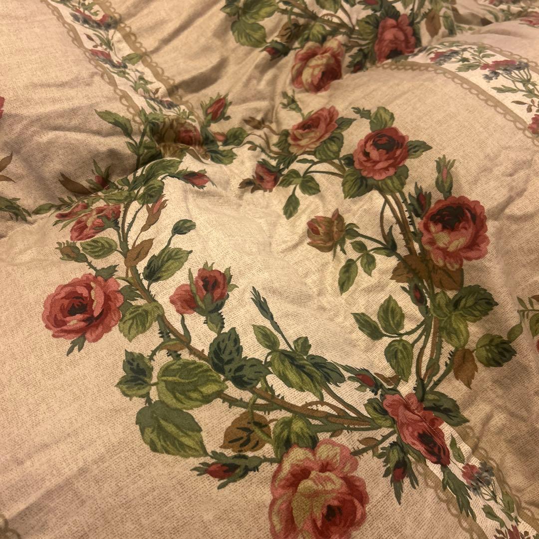 まみ　西川　掛け布団　ふとん　羽毛　花柄　1.4㎏