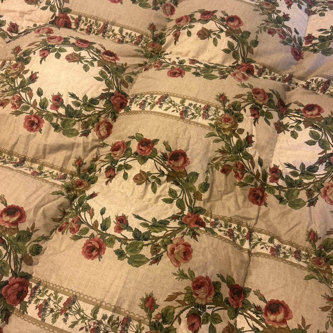 まみ　西川　掛け布団　ふとん　羽毛　花柄　1.4㎏