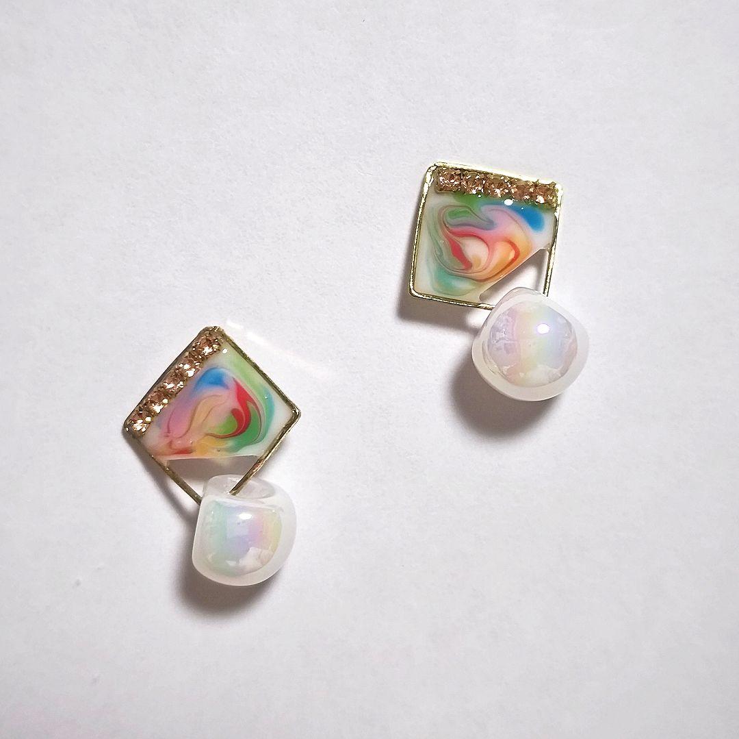 【1212】マーブルスクエアと鈴ビーズのピアス／イヤリング