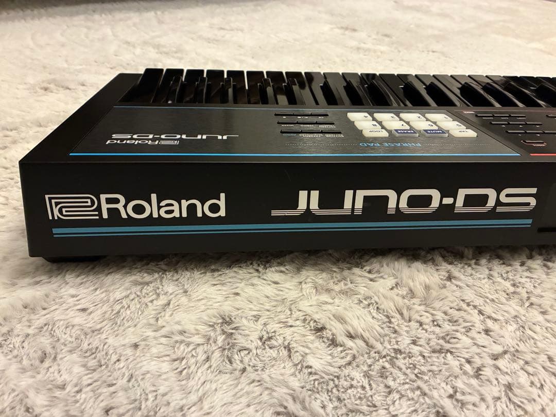 希少限定カラー】 ローランド JUNO-DS61Bシンセサイザー 61鍵盤 - メルカリ