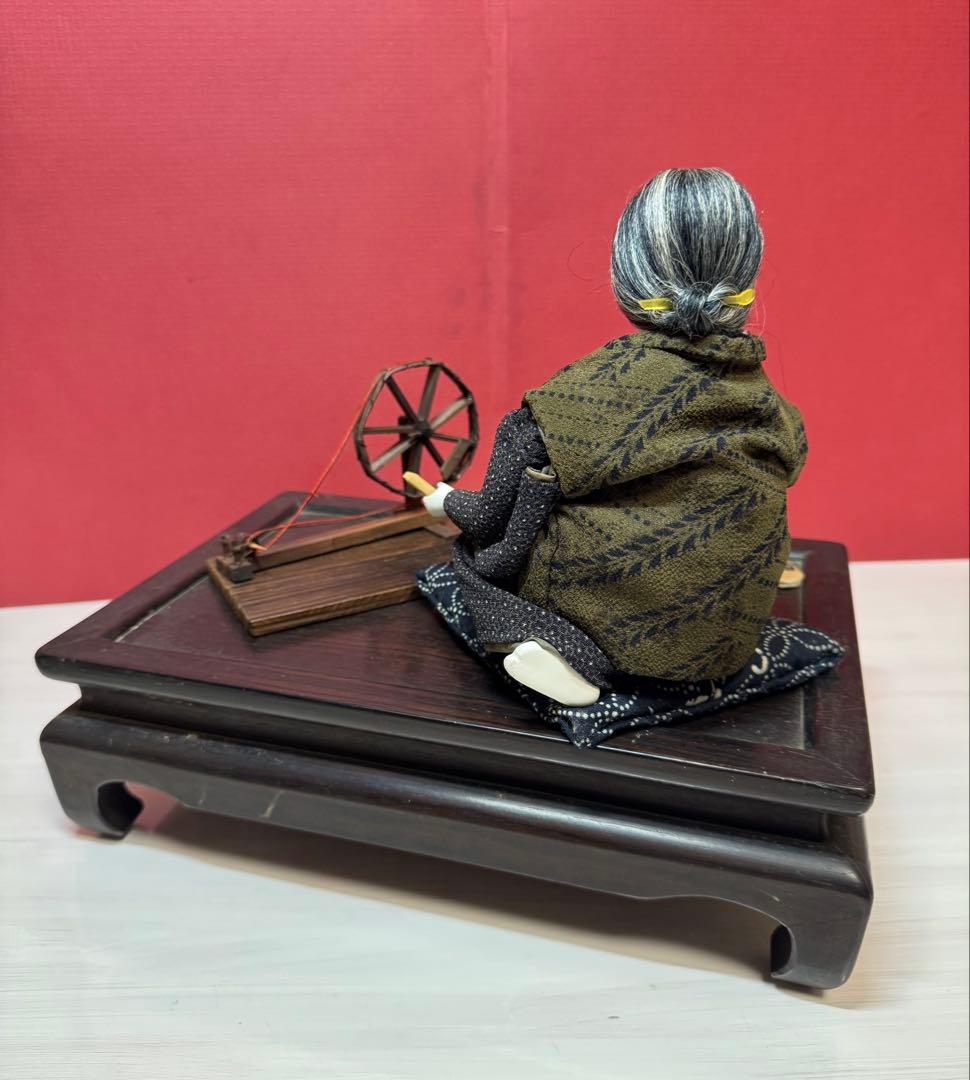 日本人形 糸紡ぎお婆婆　糸車&台付き