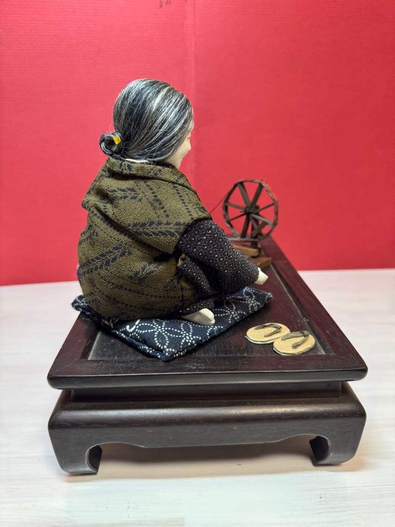 日本人形 糸紡ぎお婆婆　糸車&台付き