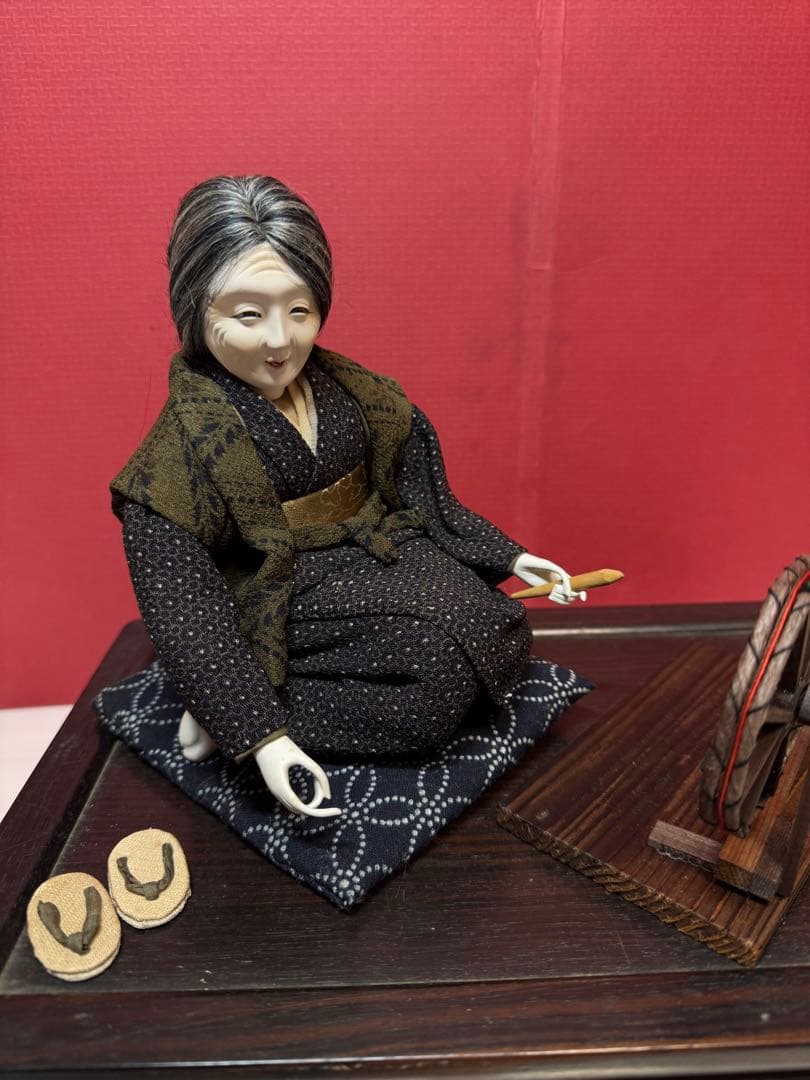 日本人形 糸紡ぎお婆婆　糸車&台付き
