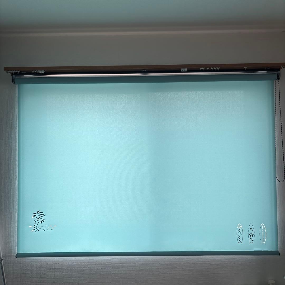 水色 ロールスクリーン ヤシの木 サーフボード