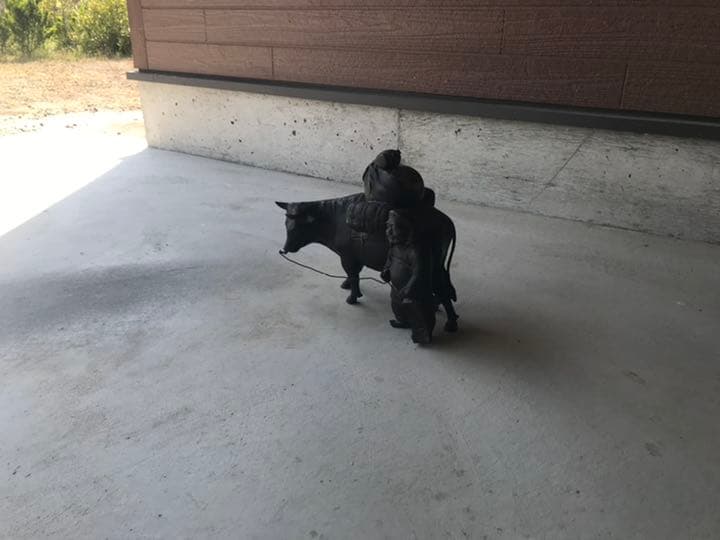 骨董品　牛　像