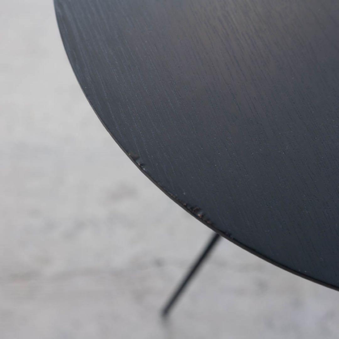 黒の円形サイドテーブル 3本脚