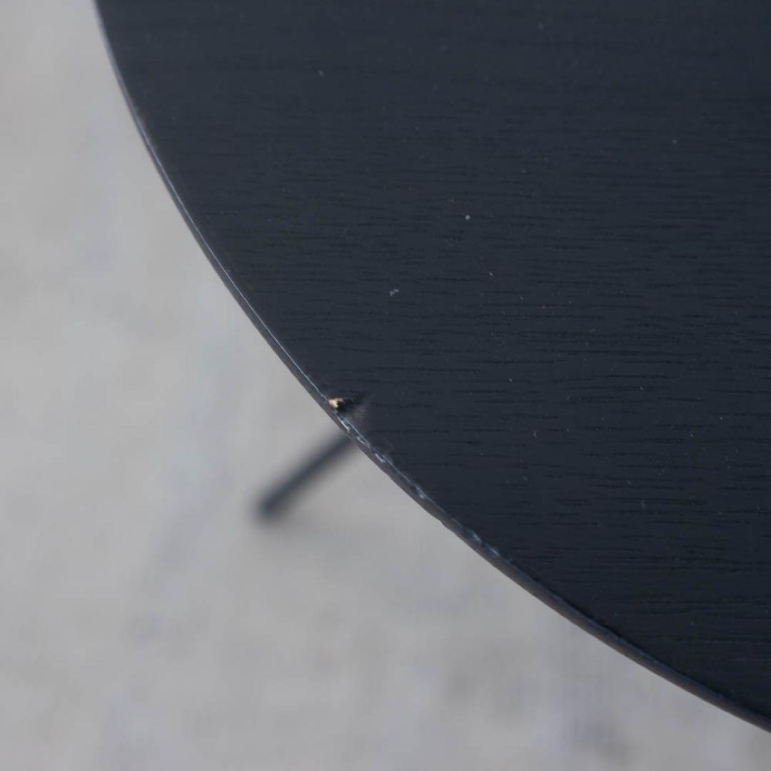 黒の円形サイドテーブル 3本脚