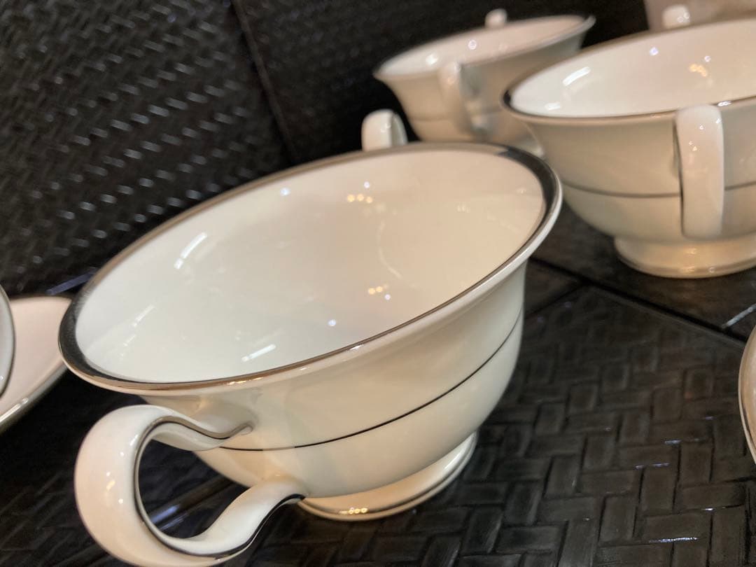 ウエッジウッド　黒壺　スープカップ 4個セット 白地 シルバーライン