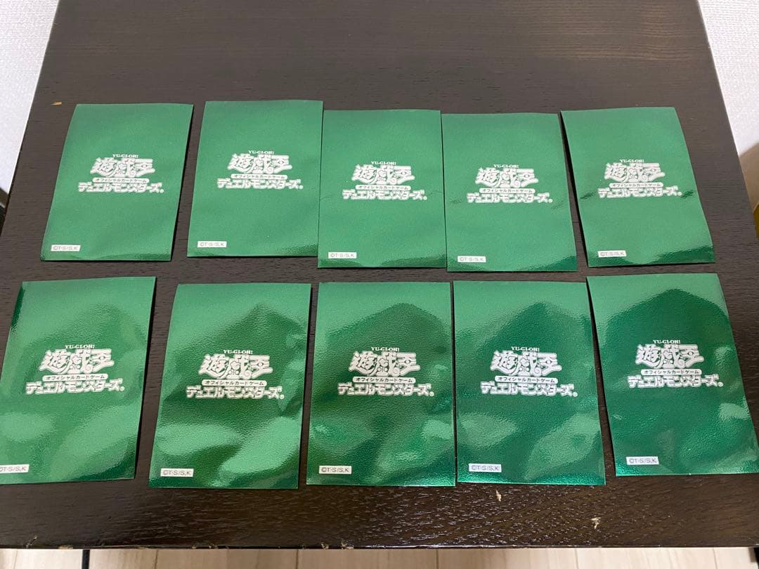 遊戯王 初期ロゴ 公式スリーブ メタリックレッド メタリックグリーン