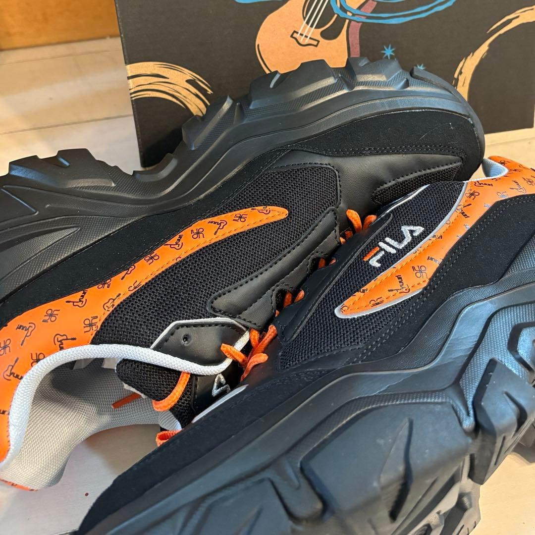 優里 FILA コラボスニーカー ブラック/オレンジ 29cm - メルカリ