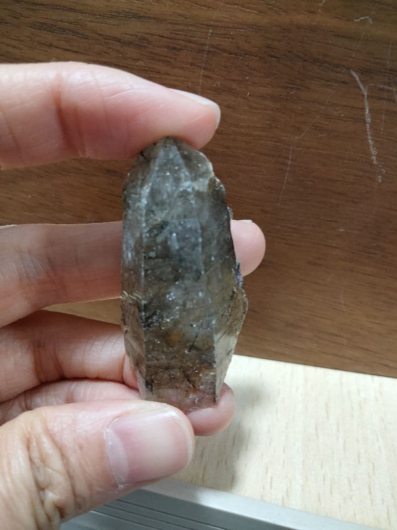 国産鉱物　山梨県　塩山竹森山　天然水晶　　トルマリン入り水晶　 番号1009