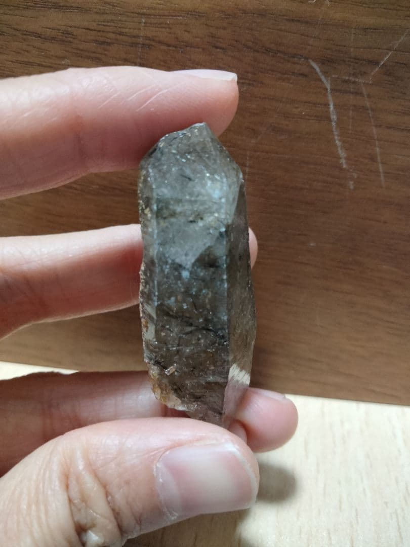 国産鉱物　山梨県　塩山竹森山　天然水晶　　トルマリン入り水晶　 番号1009