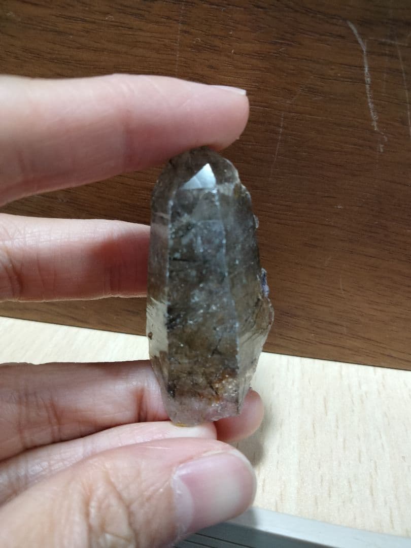 国産鉱物　山梨県　塩山竹森山　天然水晶　　トルマリン入り水晶　 番号1009