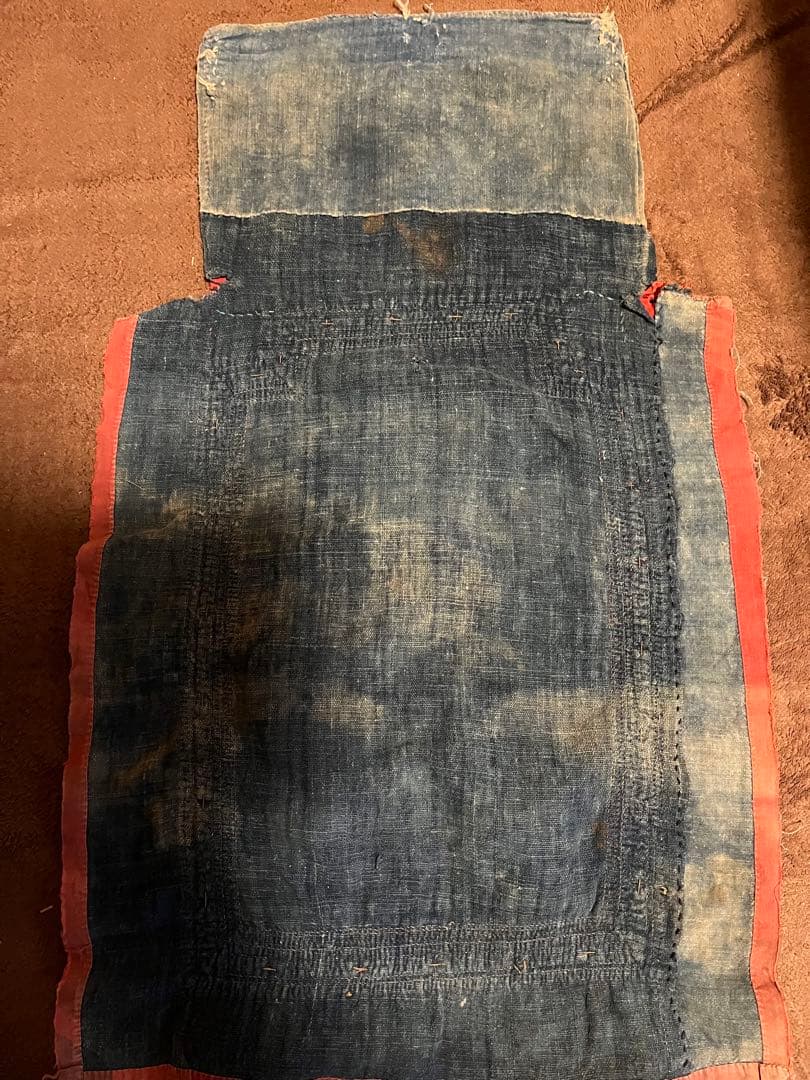 レア この手縫の刺繍がいい 中国貴州省 ミャオ族の子おい布 古布